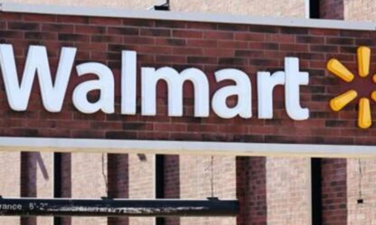 Illinois Walmart Employee’s Heartfelt Sign-Off Message Goes Viral