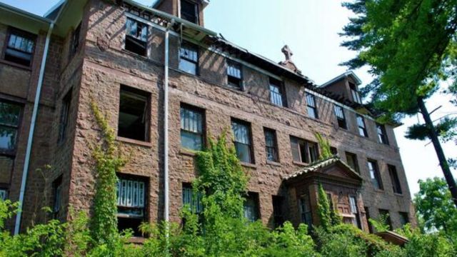 Most People Have Forgotten About This Abandoned Hospital Hiding in Missouri