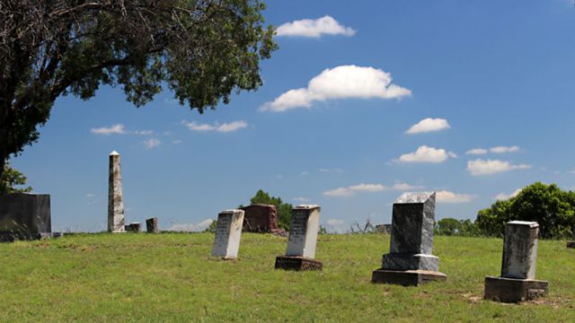 The Story Behind This Haunted Cemetery in Texas is Terrifying